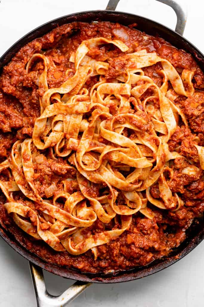bolognese sauce on pasta