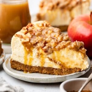 Apple Crumble Cheesecake