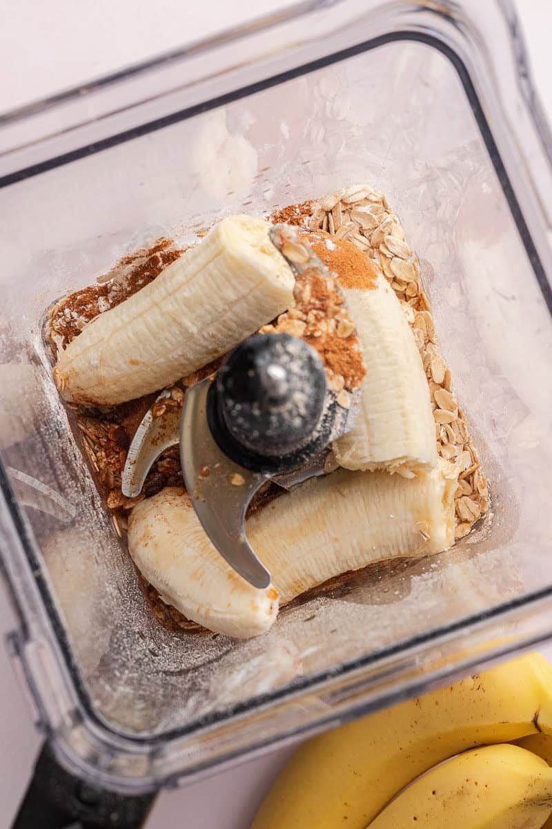 Eggs, rolled oats, baking powder, baking soda, cinnamon, salt, small very ripe bananas, maple syrup and vanilla in blender.